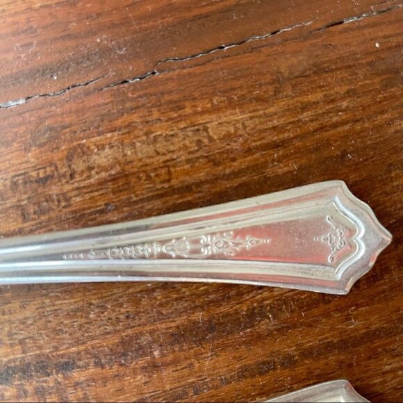 Set of 2 R & B A1 Dinner Spoons, Manor Pattern - Picture 11 of 13